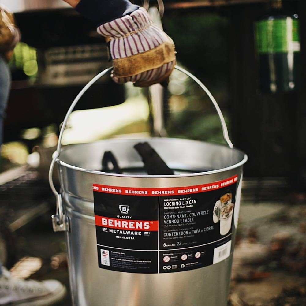 6 Gallon Rust Proof Galvanized Steel Locking Lid Trash Can F943