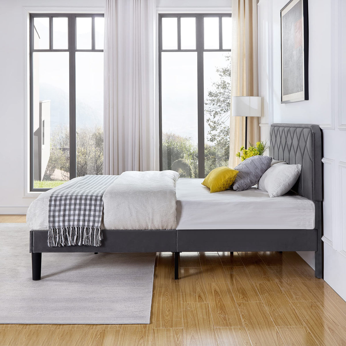 Queen Size Velvet Upholstered Platform Bed Frame Y828