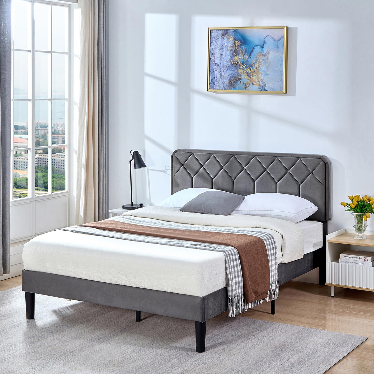 Queen Size Velvet Upholstered Platform Bed Frame Y828